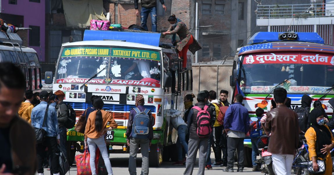 नौ लाखले उपत्यका छाडे 